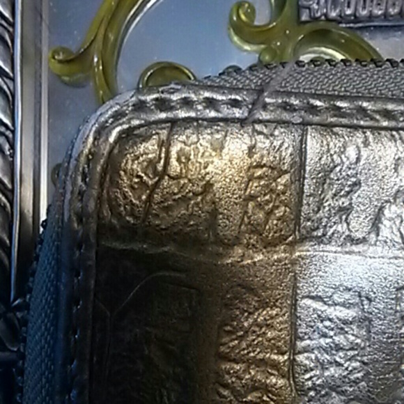 Jessica Simpson Antique Gold Clutch - Picture 8 of 8